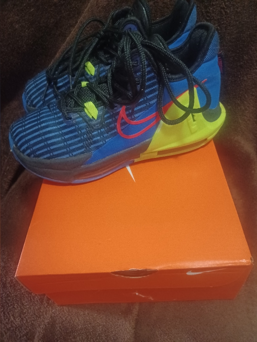 Nike Lebron Witnedd 6 Volt Racer Blue Size 4.5y